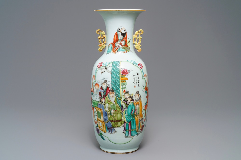 Een Chinese famille rose vaas met tweezijdig decor, 19/20e eeuw