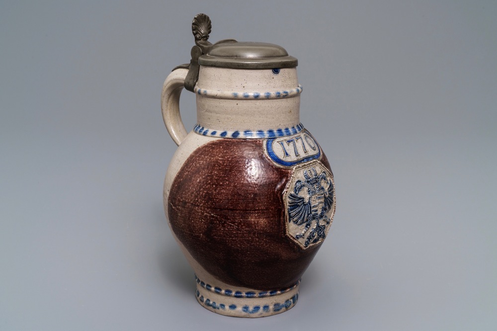 Een Westerwald met tin gemonteerde kan met dubbel adelaarswapen, Duitsland gedat. 1770