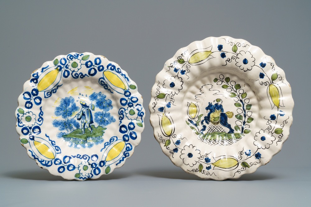 Twee polychrome Delftse plooischotels, eind 17e eeuw