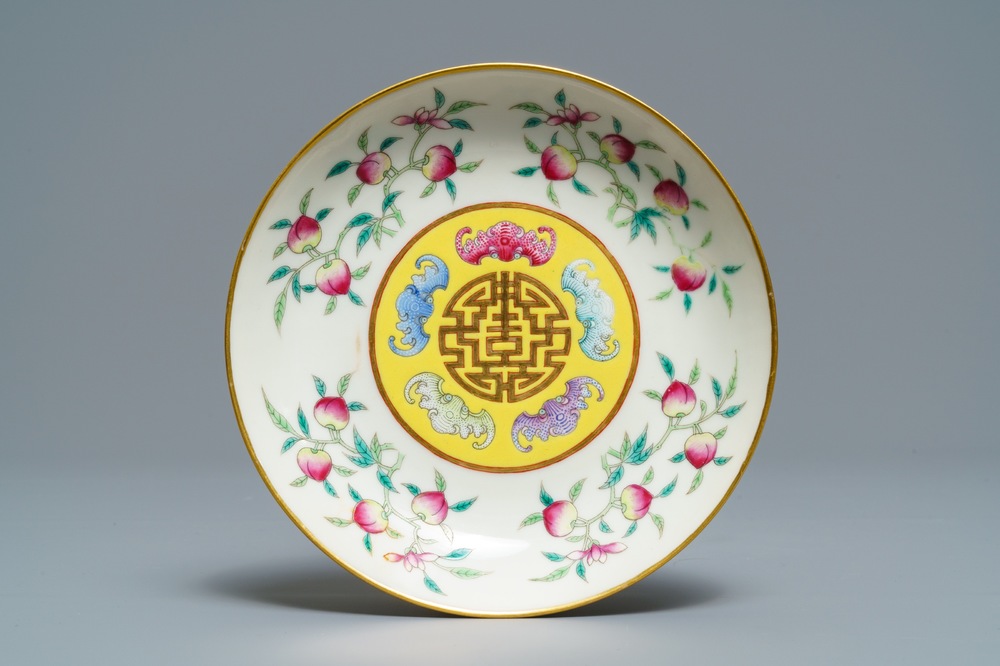 A Chinese famille rose 'bats and peaches' plate, Guangxu mark, 19/20th C.