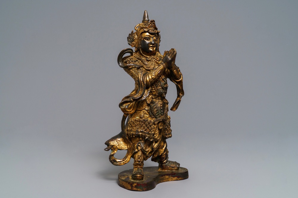 Une figure de Weituo en bronze laqu&eacute; et dor&eacute;, Chine, Ming