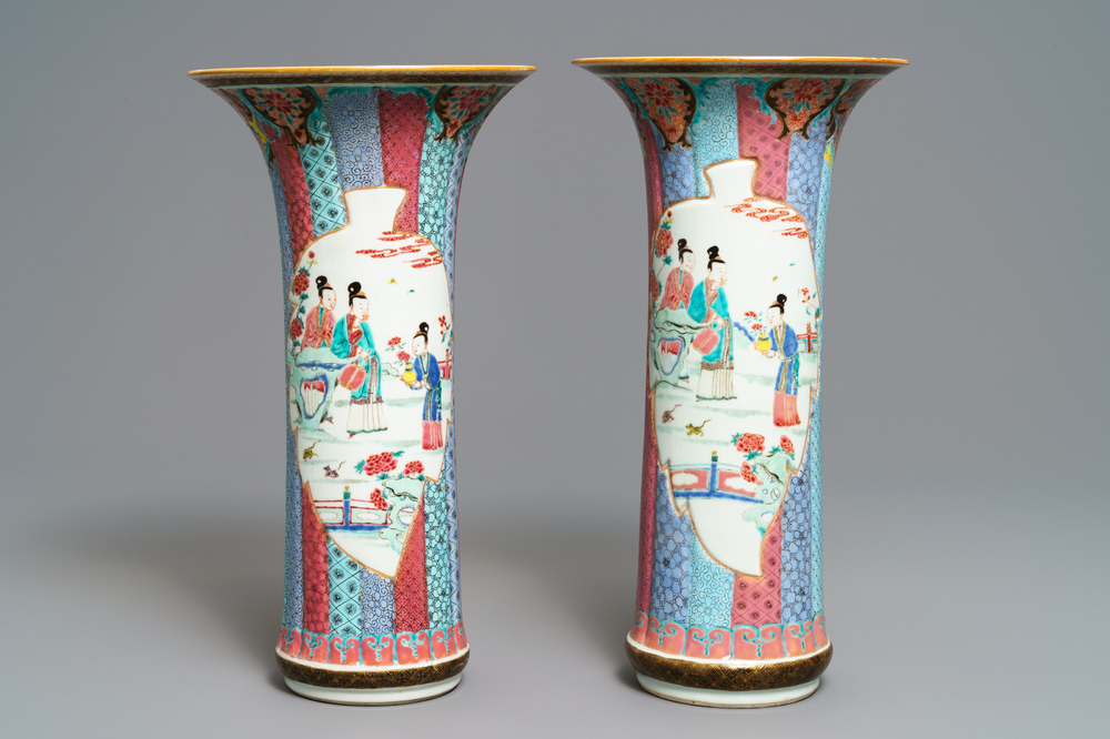 Une paire de vases en porcelaine de Chine famille rose aux dames dans un jardin Yongzheng