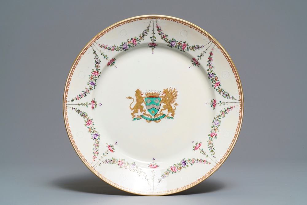 Un plat armori&eacute; au blason d'Empain en porcelaine de Samson, Paris, 19&egrave;me