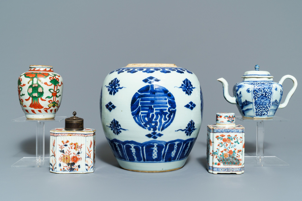 Een collectie divers Chinees porselein, 17/18e eeuw