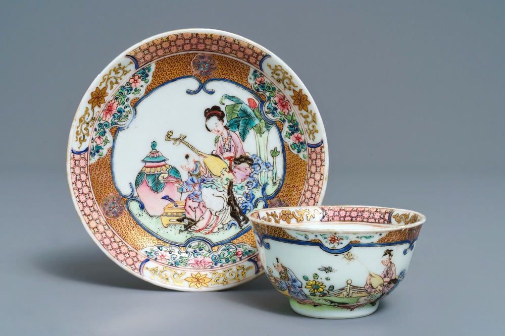 Une tasse et soucoupe en porcelaine de Chine famille rose &agrave; d&eacute;cor d'une musicienne, Yongzheng