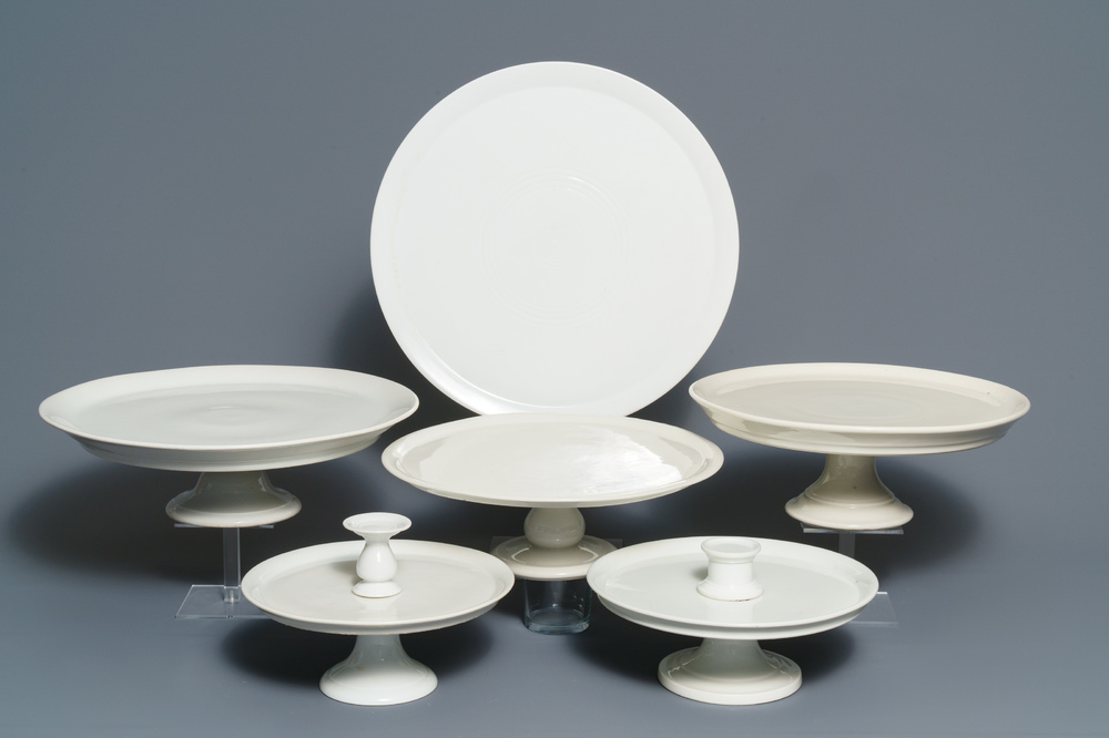 Zes grote witte tazza in Frans porselein, 19e eeuw