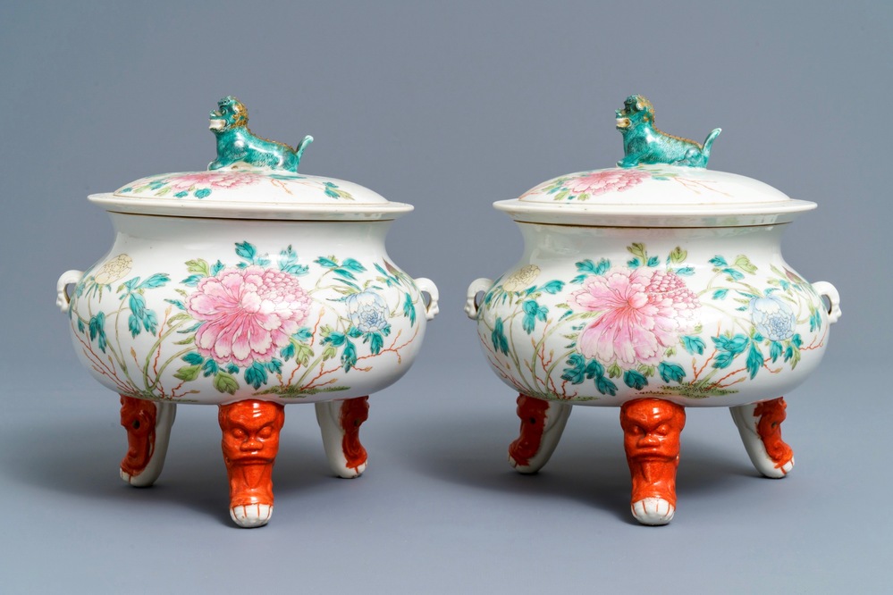 A pair of large Chinese famille rose tripod warming bowls and covers, 19/20th C.