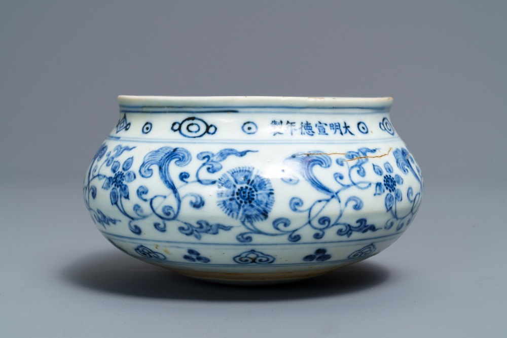 A Chinese blue and white Buddhist alms bowl &lsquo;bo&rsquo;, Xuande inscription, 19/20th C.