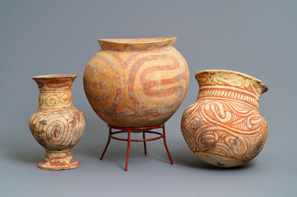 Three Ban Chiang culture pottery jars, Thailand, 600 - 300 b.C.