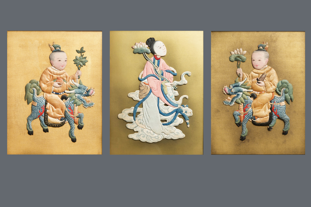 Trois broderies de figures rehauss&eacute;es de peinture, Chine, 18/19&egrave;me