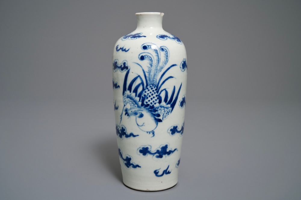 A Chinese blue and white 'Bleu de Hue' Vietnamese market meiping vase, 19th C.