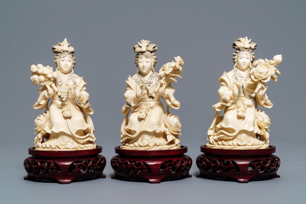 Trois figures en ivoire de filles aux fleurs, Chine, 19/20&egrave;me