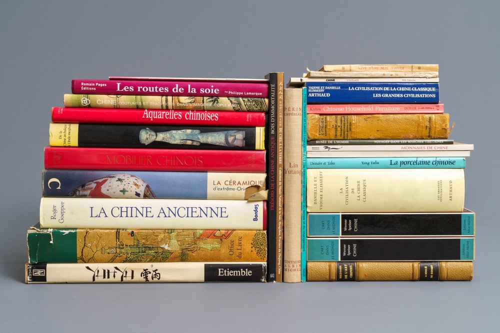 Un lot de 28 livres sur l'art chinois, la plupart en fran&ccedil;ais