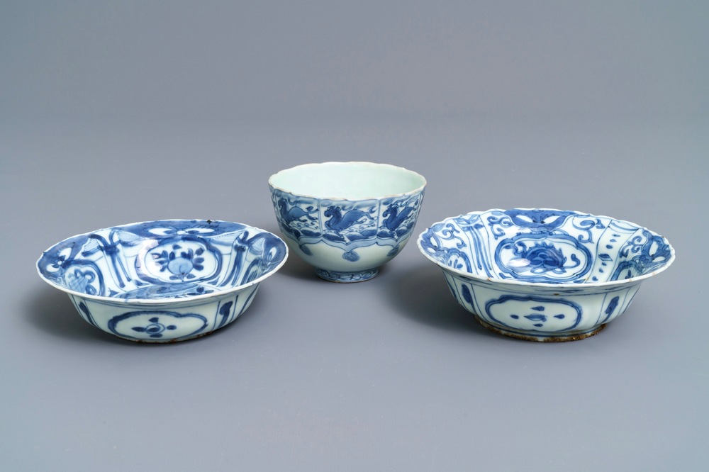 Trois bols en porcelaine de Chine bleu et blanc, Wanli