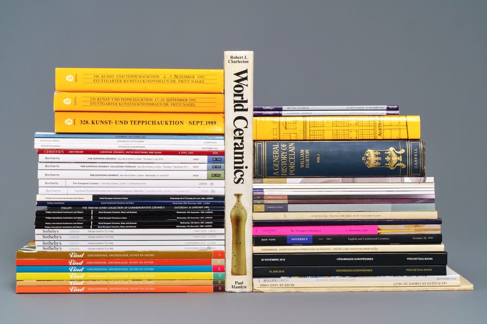52 boeken, magazines en veilingcatalogi over vnl. Europese keramiek