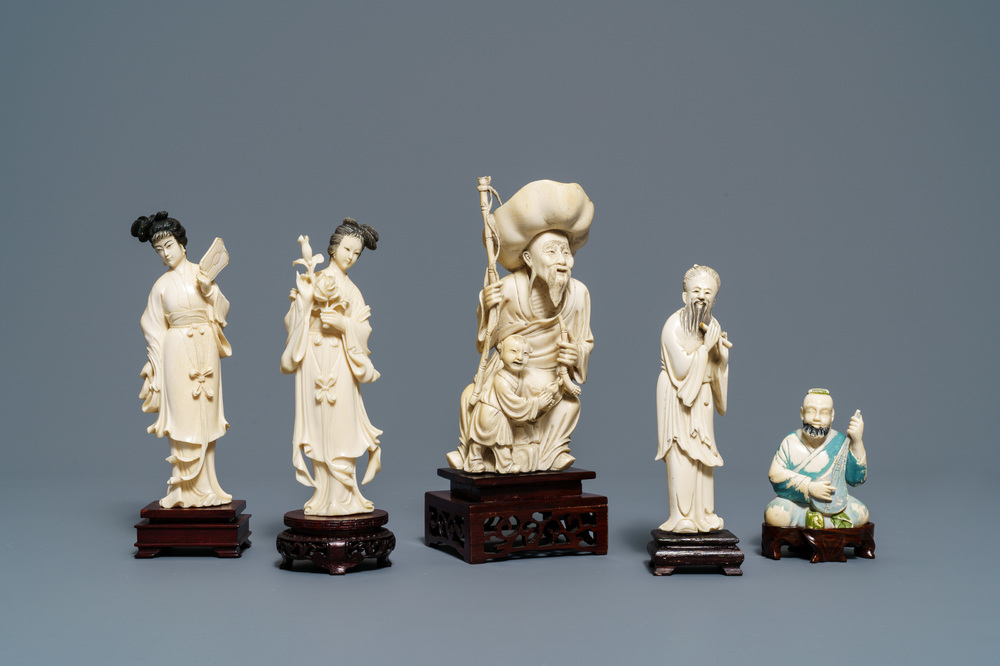 Vijf diverse Chinese ivoren figuren, 19/20e eeuw