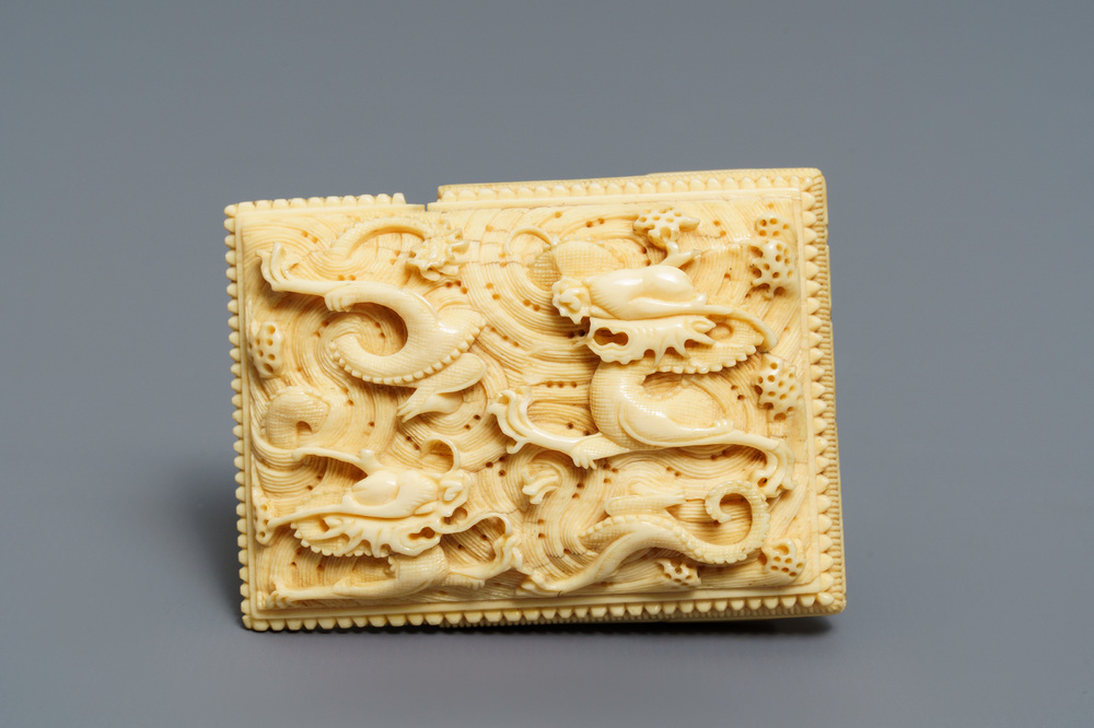 A Chinese ivory 'dragon' belt buckle, Wanli