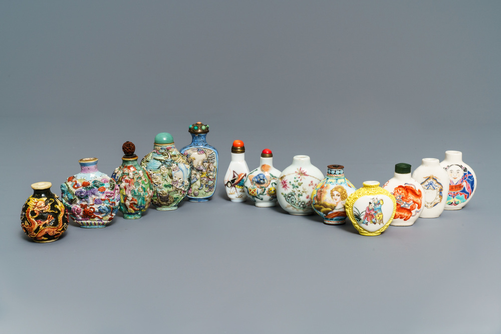 Dertien diverse Chinese snuifflesjes, 19/20e eeuw