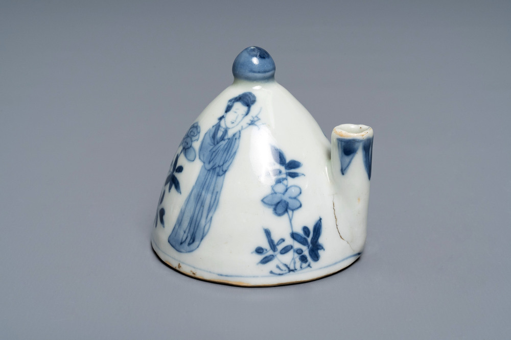 Een Chinese blauw-witte waterdruppelaar met 'Lange Lijzen', Kangxi