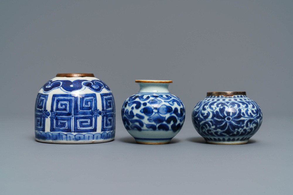Three Chinese blue and white Vietnamese market 'Bleu de Hue' jars and brush washers, 19th C.