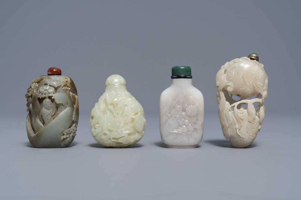 Vier Chinese jade snuifflessen, 19/20e eeuw