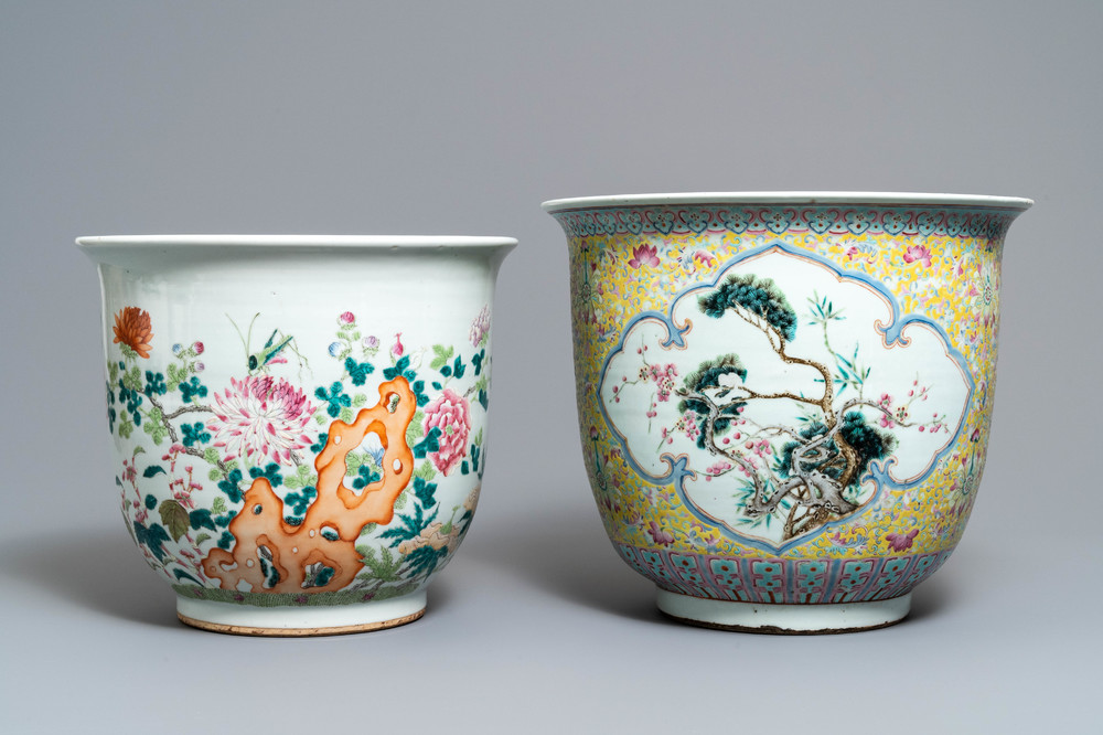 Twee grote Chinese famille rose jardini&egrave;res, 19e eeuw