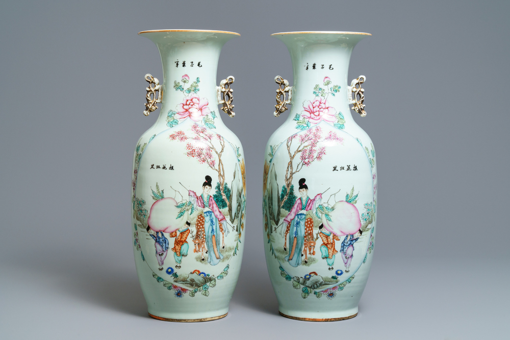 Een paar Chinese famille rose vazen met decor van Magu, 19/20e eeuw