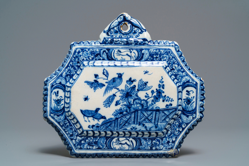 Een blauw-witte Delftse plaquette, 1e helft 18e eeuw