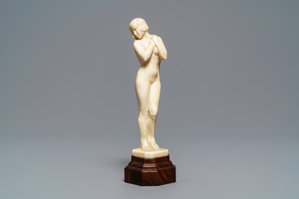Een ivoren Art Deco figuur van een naakte dame, 1e helft 20e eeuw