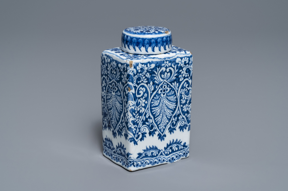 A Dutch Delft blue and white tea caddy with screw cap, late 17th C.