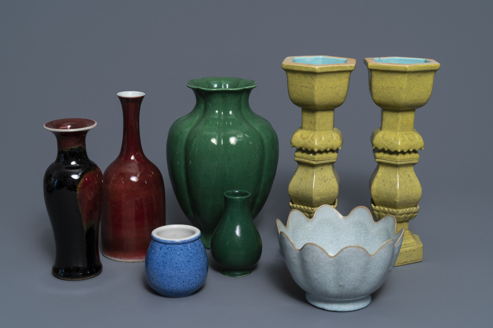 Huit pi&egrave;ces en porcelaine de Chine monochrome, 19/20&egrave;me