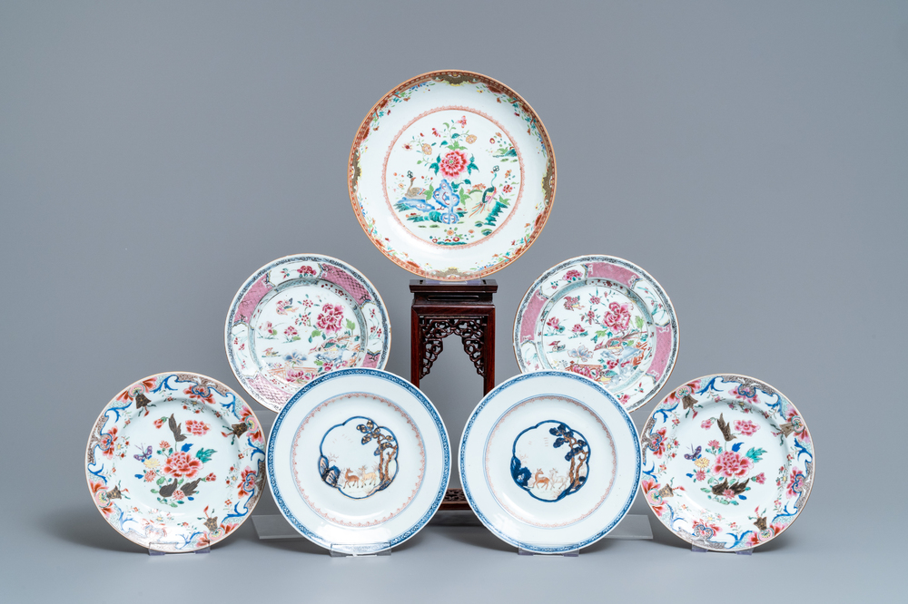 Zeven Chinese famille rose en ijzerrode borden, Yongzheng/Qianlong