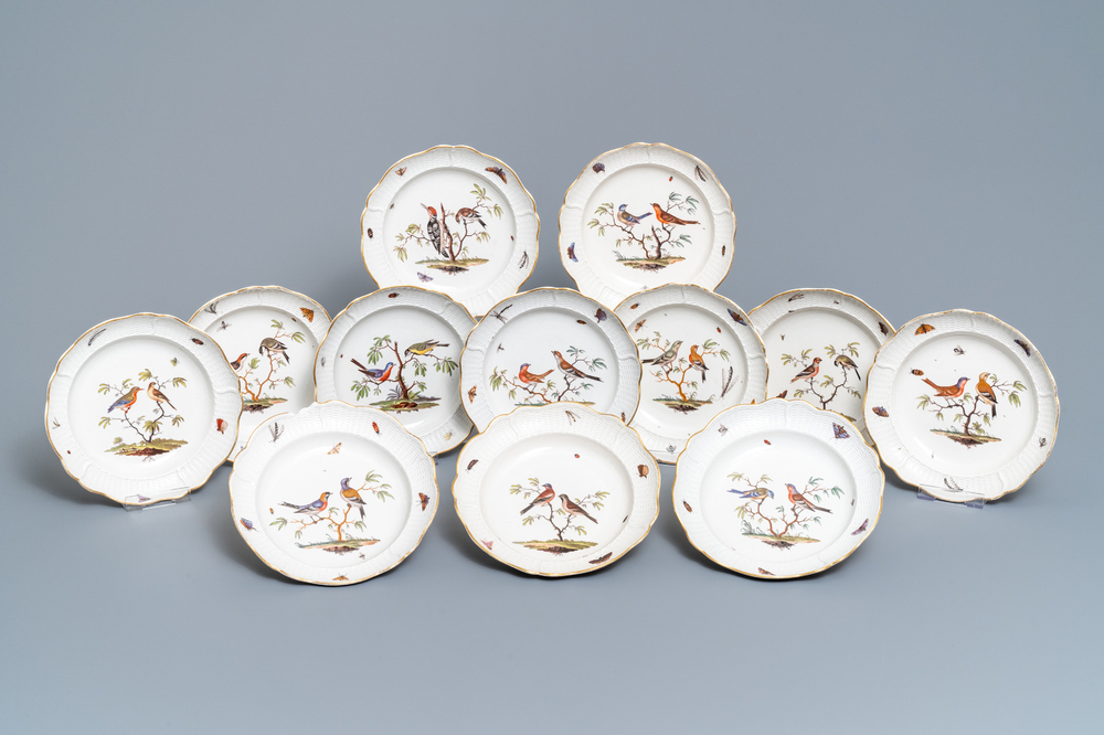 Twaalf polychrome porseleinen borden met vogels, Ludwigsburg, Duitsland, 2e helft 18e eeuw