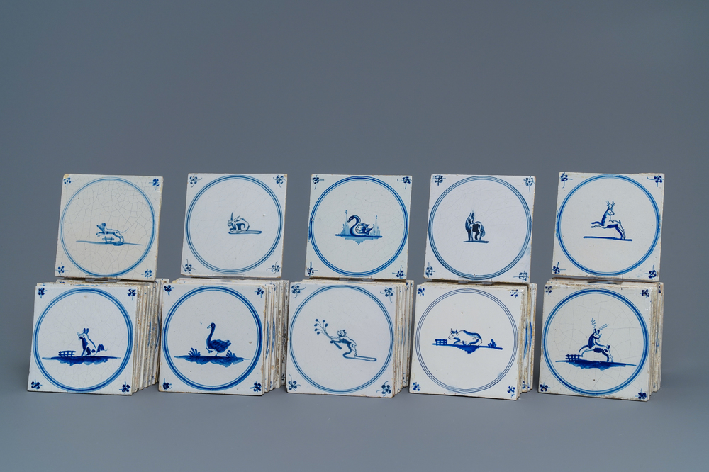 54 carreaux en fa&iuml;ence de Delft bleu et blanc aux d&eacute;cors d'animaux, 18/19&egrave;me
