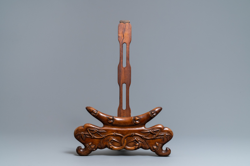 Un support de plat en bois de hongmu, Chine, Qing