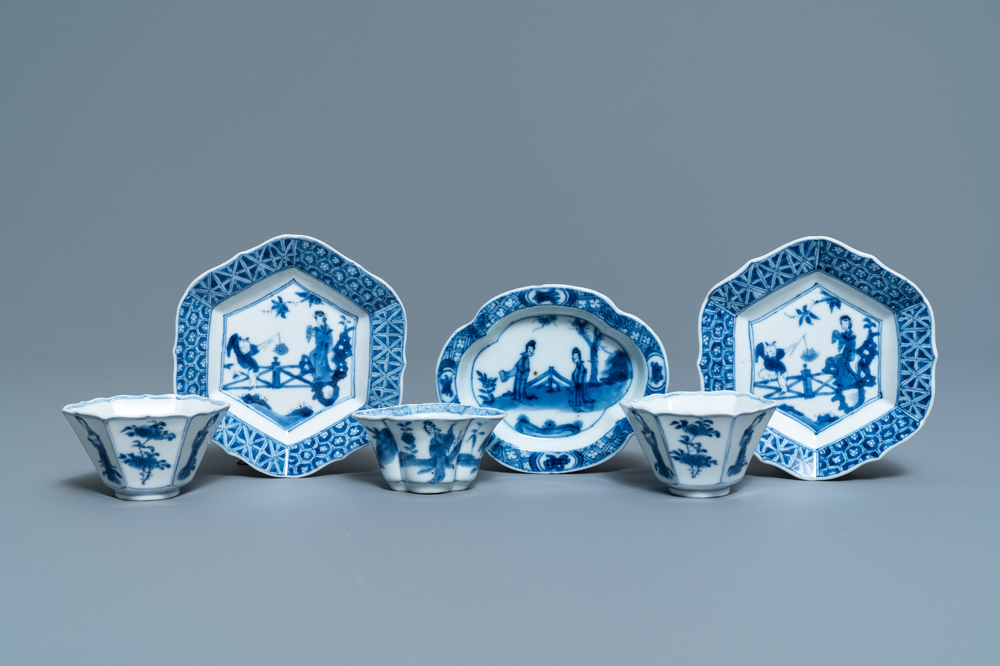 Drie Chinese blauw-witte koppen en schotels, Chenghua en hall merken, Kangxi