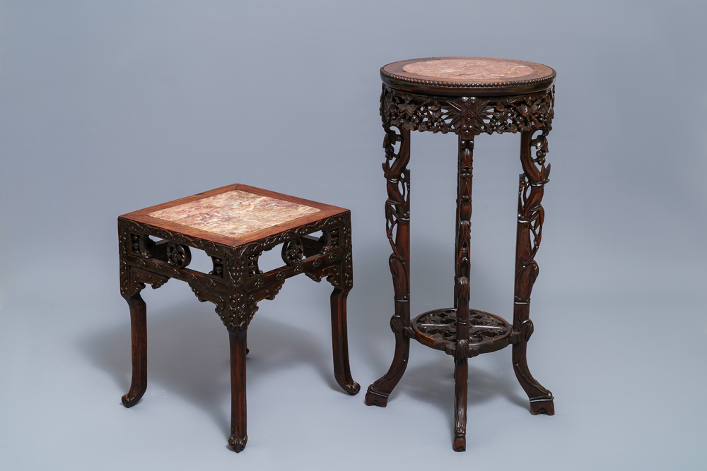 Deux socles en bois sculpt&eacute; mont&eacute;s de plaques en marbre, Chine, 19/20&egrave;me