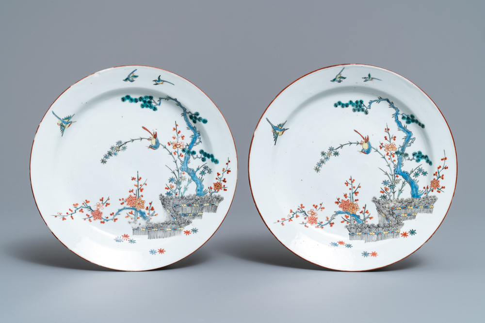 A pair of Chinese Dutch-decorated Kakiemon-style plates, Kangxi/Yongzheng