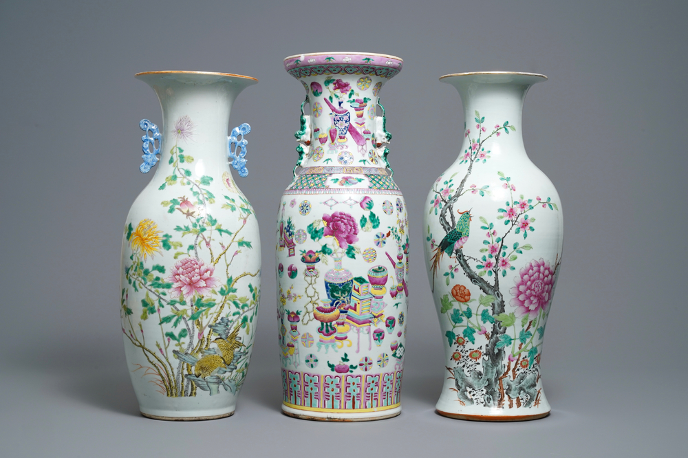 Drie diverse Chinese famille rose vazen, 19e eeuw