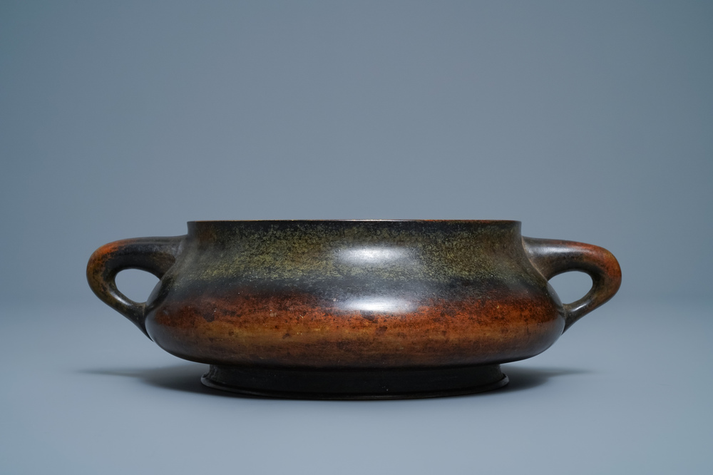 A large Chinese bronze censer, Shi Gu Zhi Bao mark, 18/19th C.