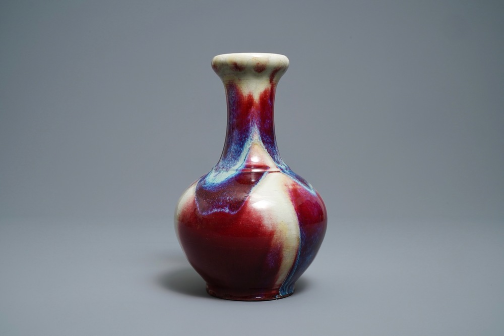 Un vase en porcelaine de Chine &agrave; &eacute;mail flamb&eacute;, Qianlong