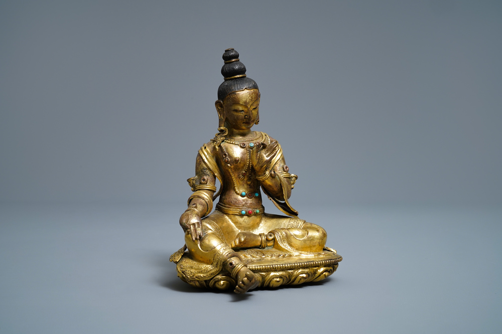 Une figure de Tara en bronze dor&eacute; incrust&eacute; de corail et turquoise, Sino-Tibet, 18&egrave;me