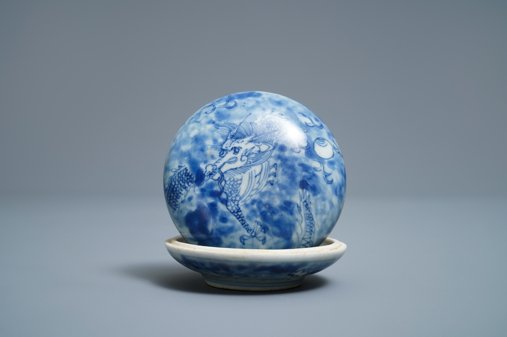 A Chinese blue and white 'dragon' seal paste box and cover, Hatcher cargo shipwreck, Transitional period