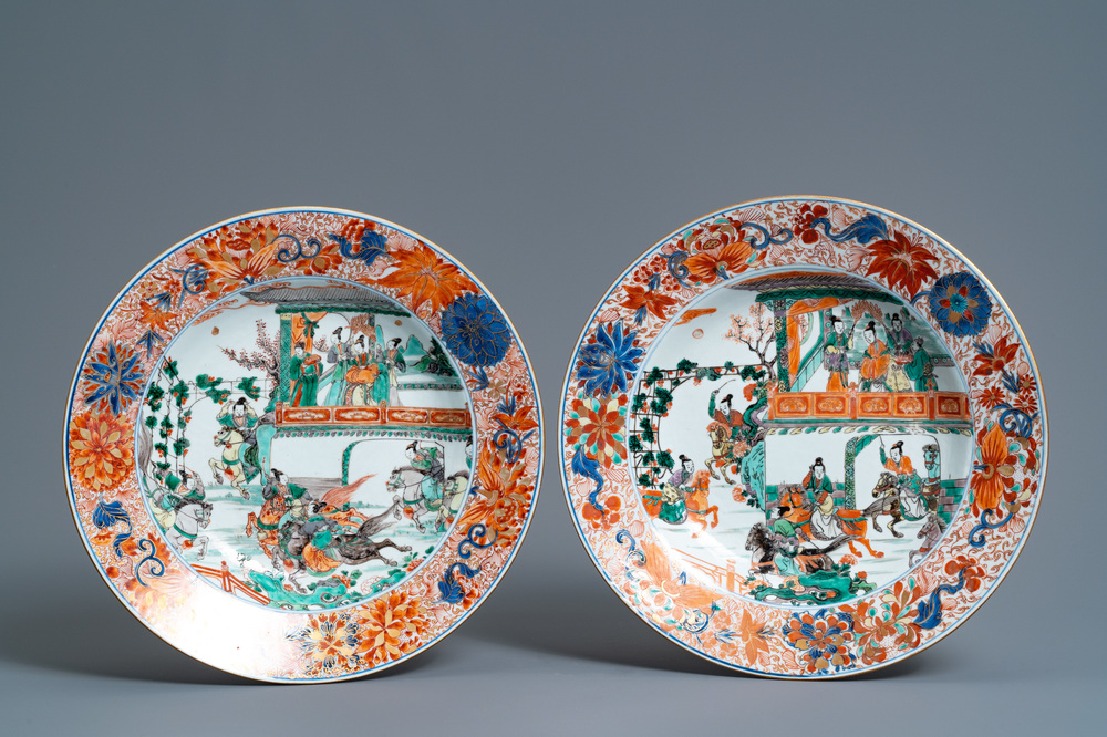Une paire de plats en porcelaine de Chine famille verte, Kangxi