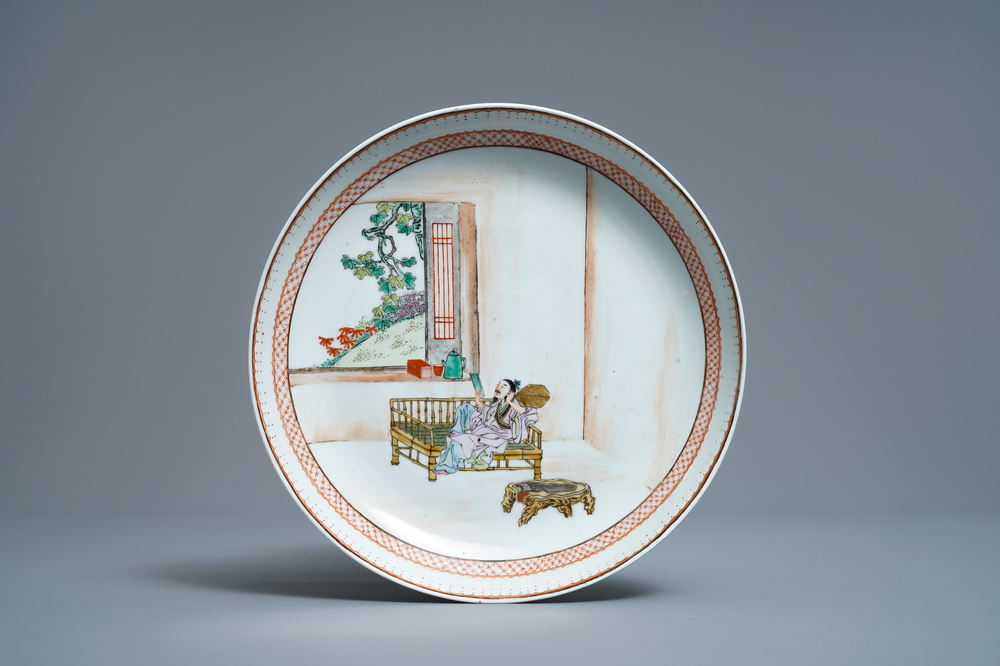 A Chinese fencai dish with a seated scholar, Qianlong/Jiaqing