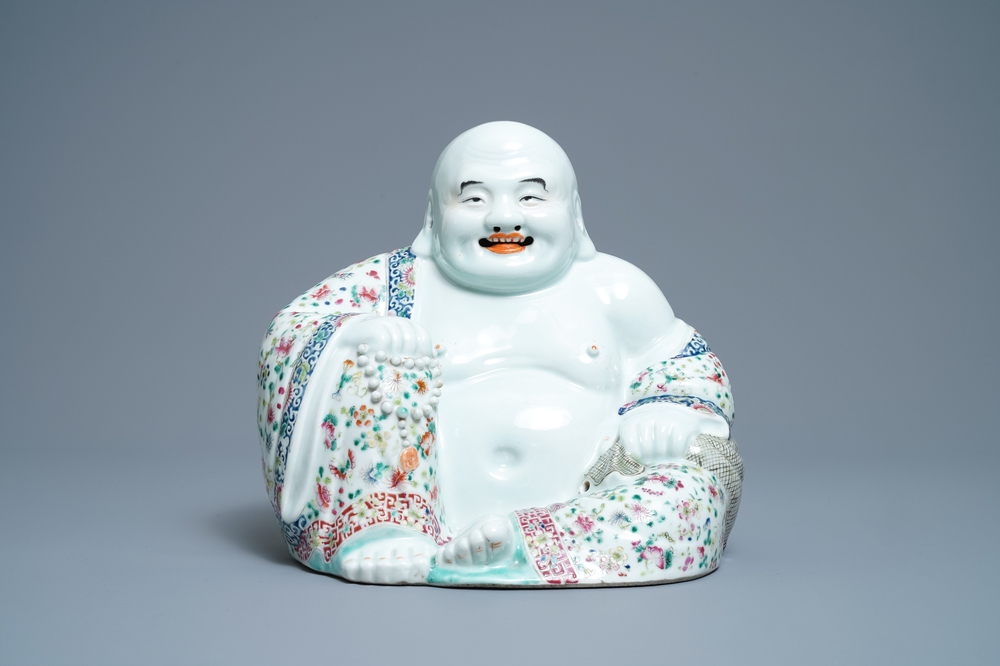 A Chinese famille rose figure of Buddha, impressed seal mark, 19/20th C.