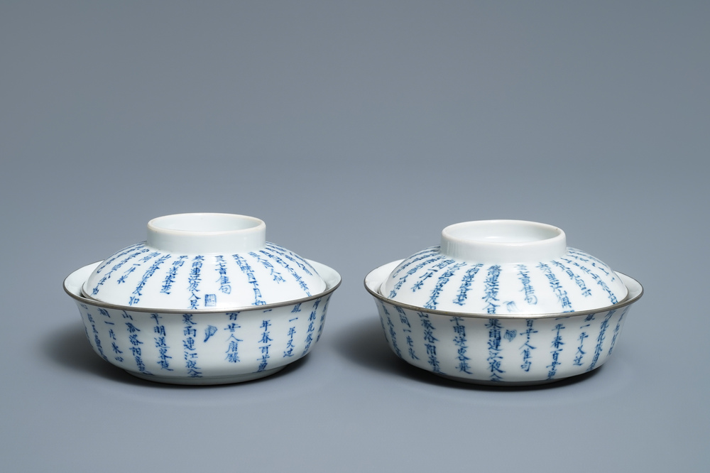 Een paar Chinese blauw-witte 'Bleu de Hue' dekselkommen voor de Vietnamese markt, 19e eeuw