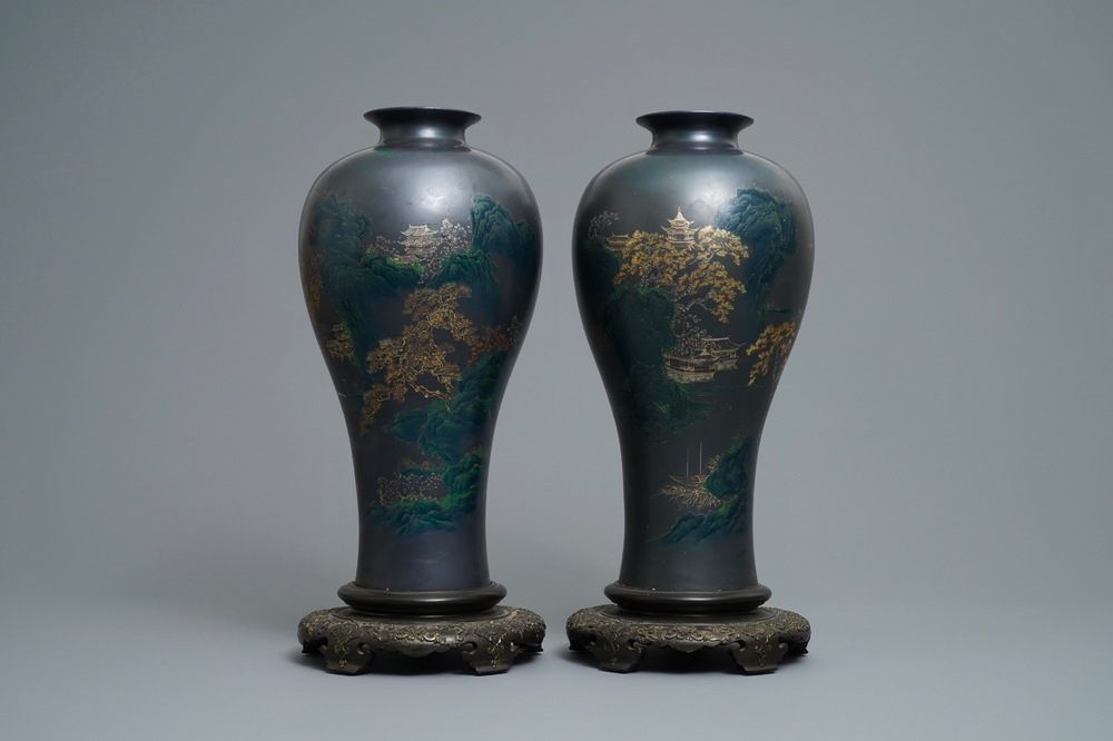 Une paire de grands vases en laque de Chine de type Shen Shao&rsquo;an, Fujian, 20&egrave;me