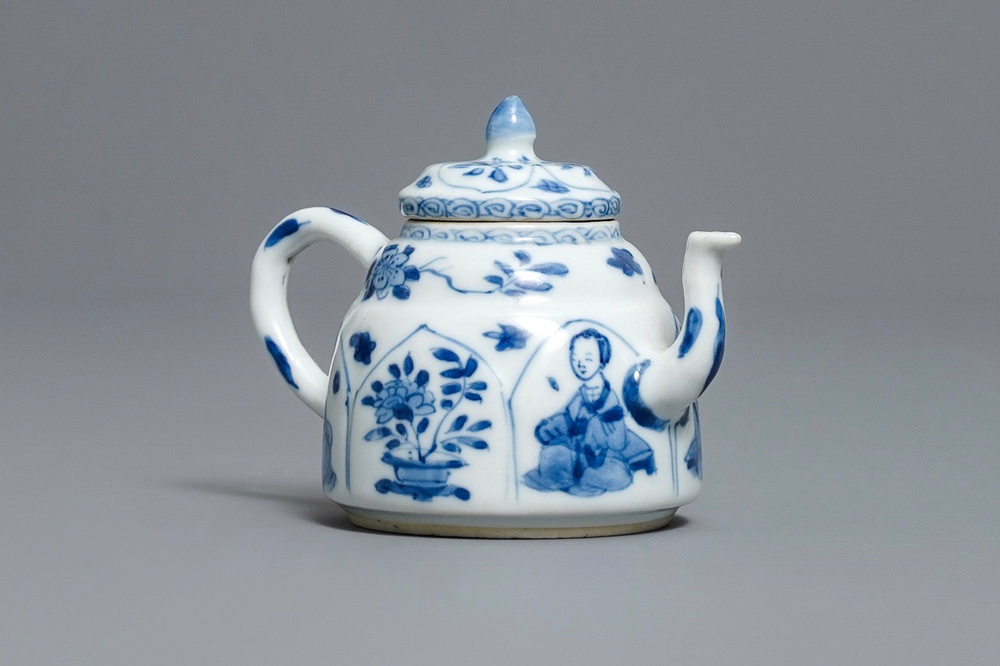 A Chinese blue and white 'Long Eliza' teapot, Yu mark, Kangxi