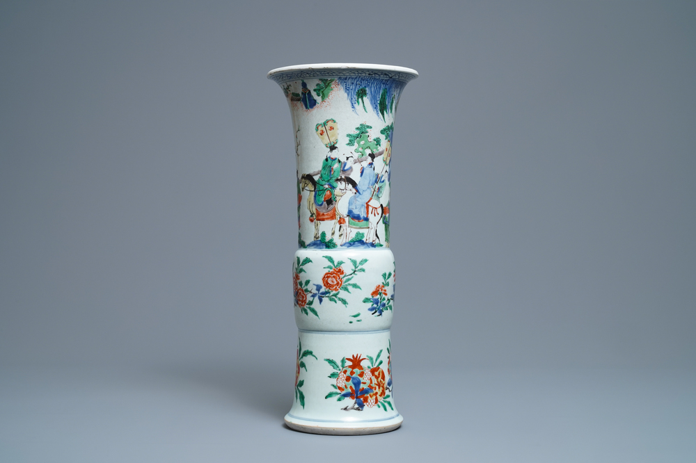 Un vase de forme gu en porcelaine de Chine wucai, Shunzhi